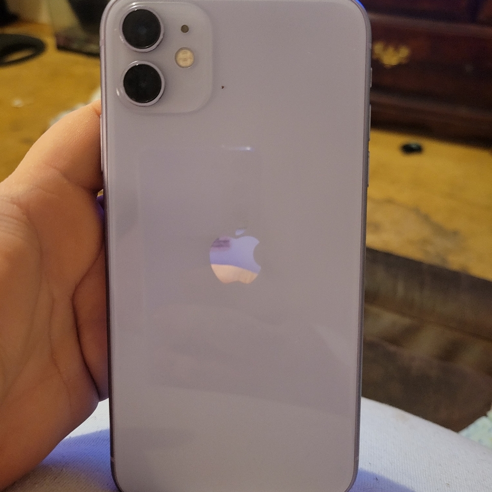Iphone 11 64gb locked to att